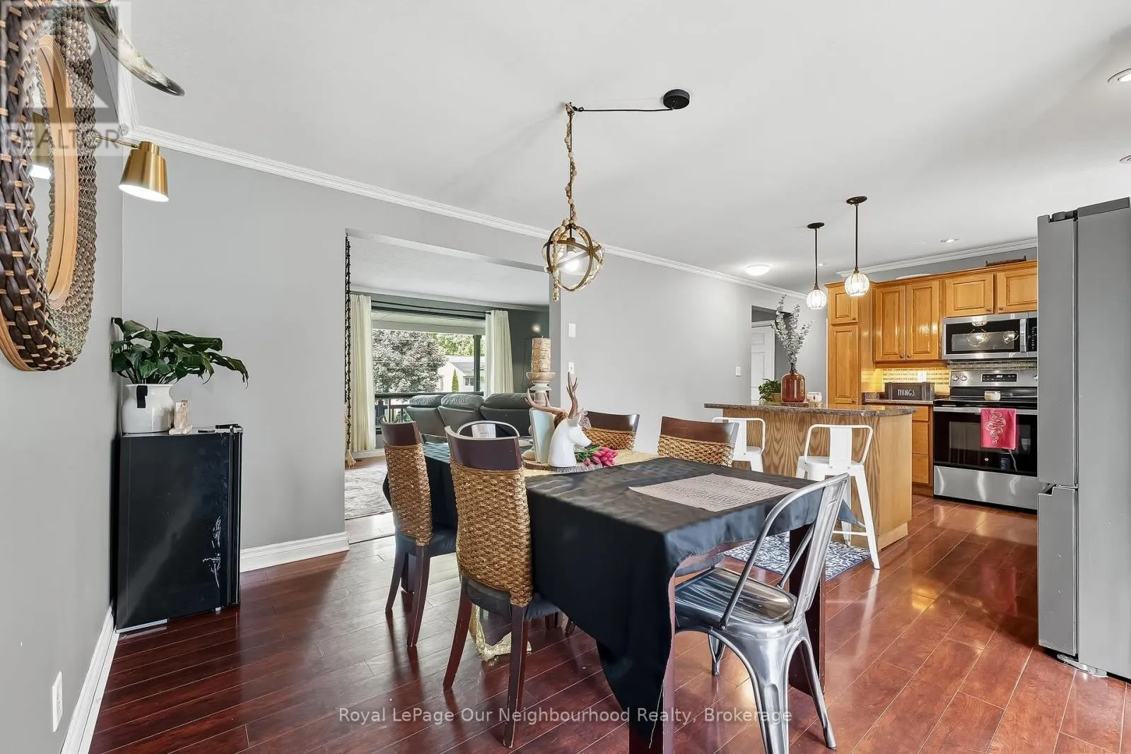17 ELGIN STREET W