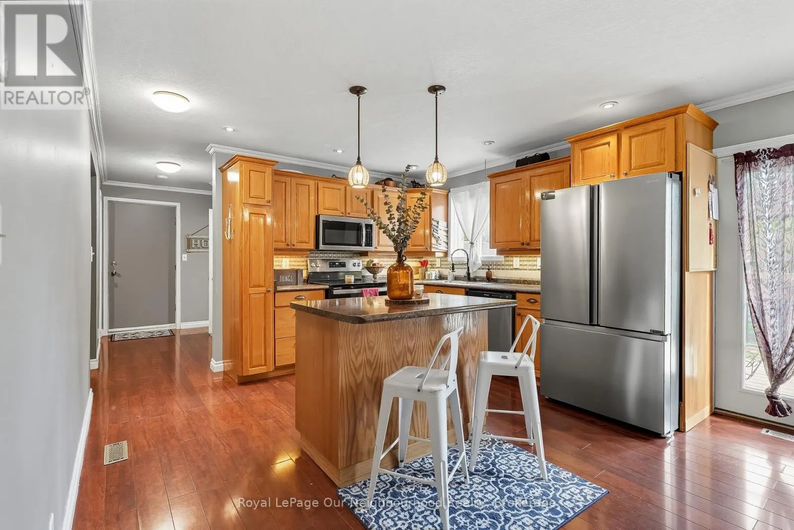 17 ELGIN STREET W