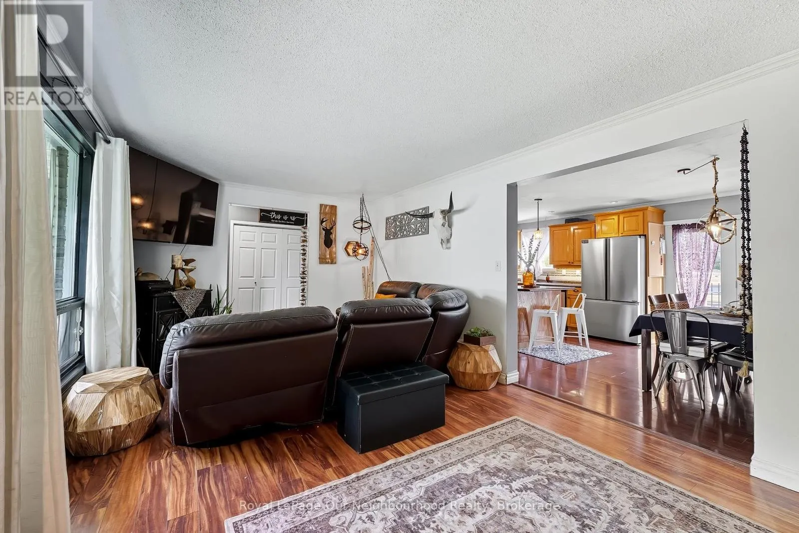 17 ELGIN STREET W