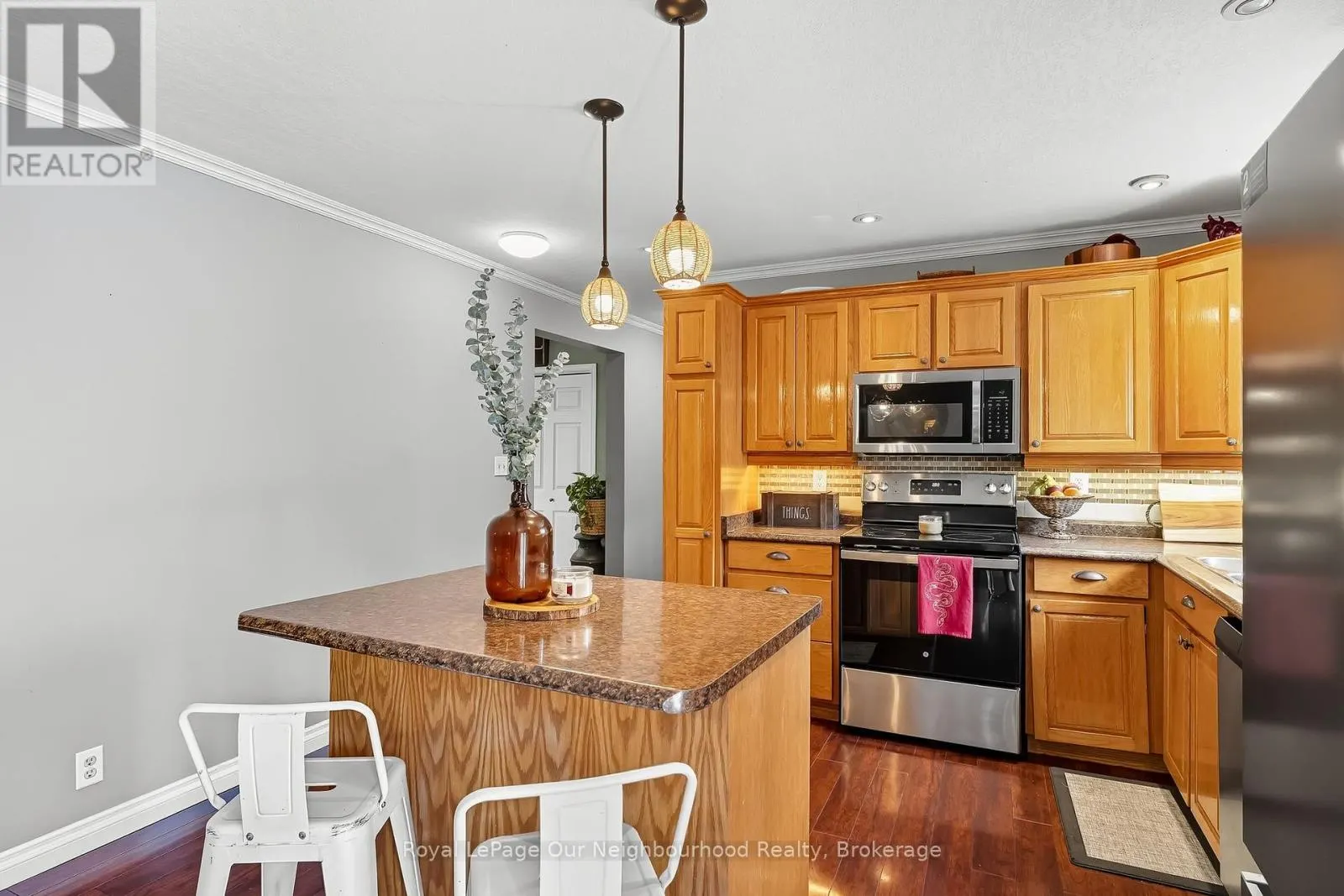17 ELGIN STREET W