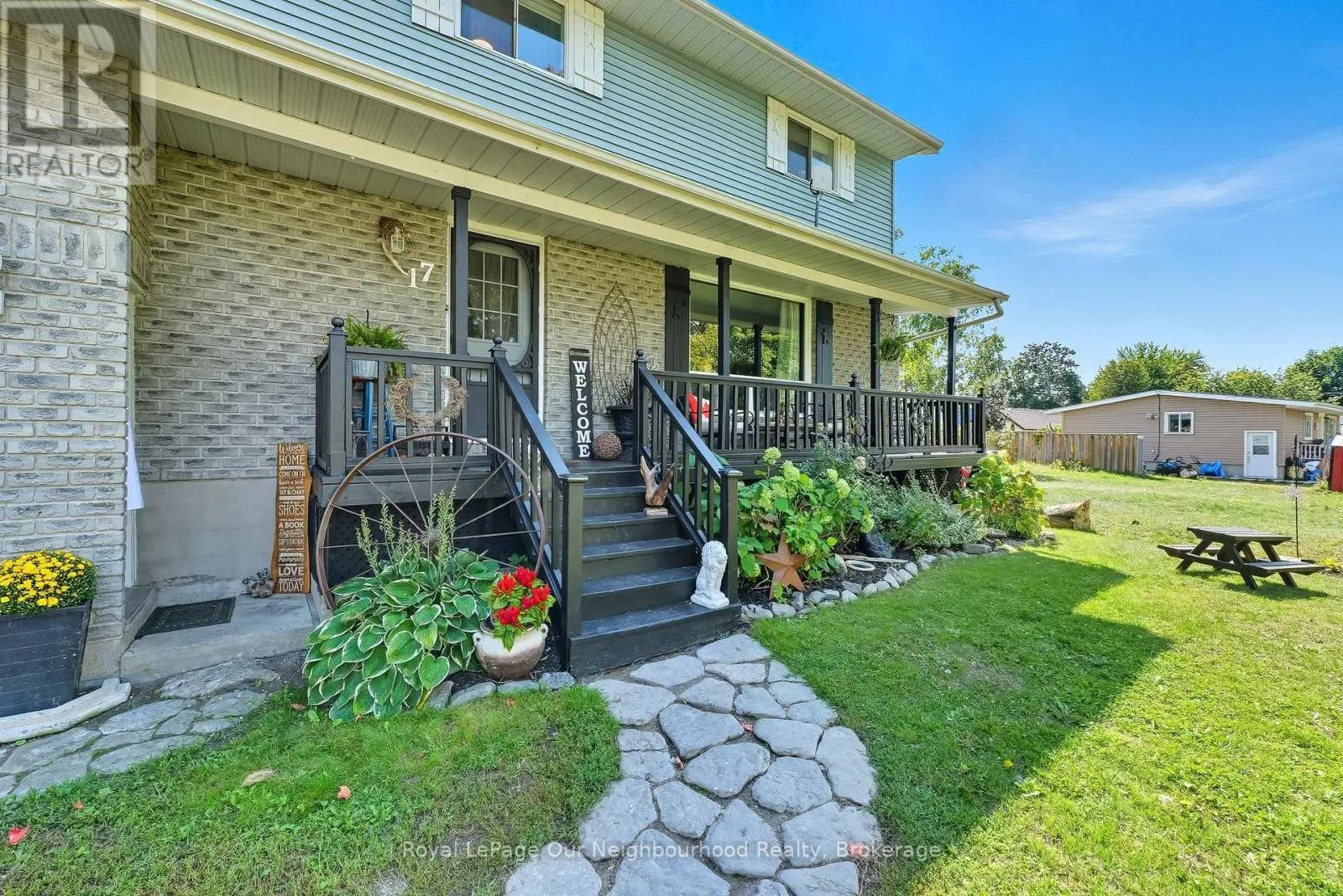 17 ELGIN STREET W