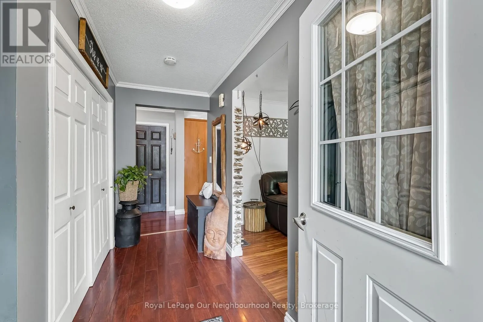 17 ELGIN STREET W