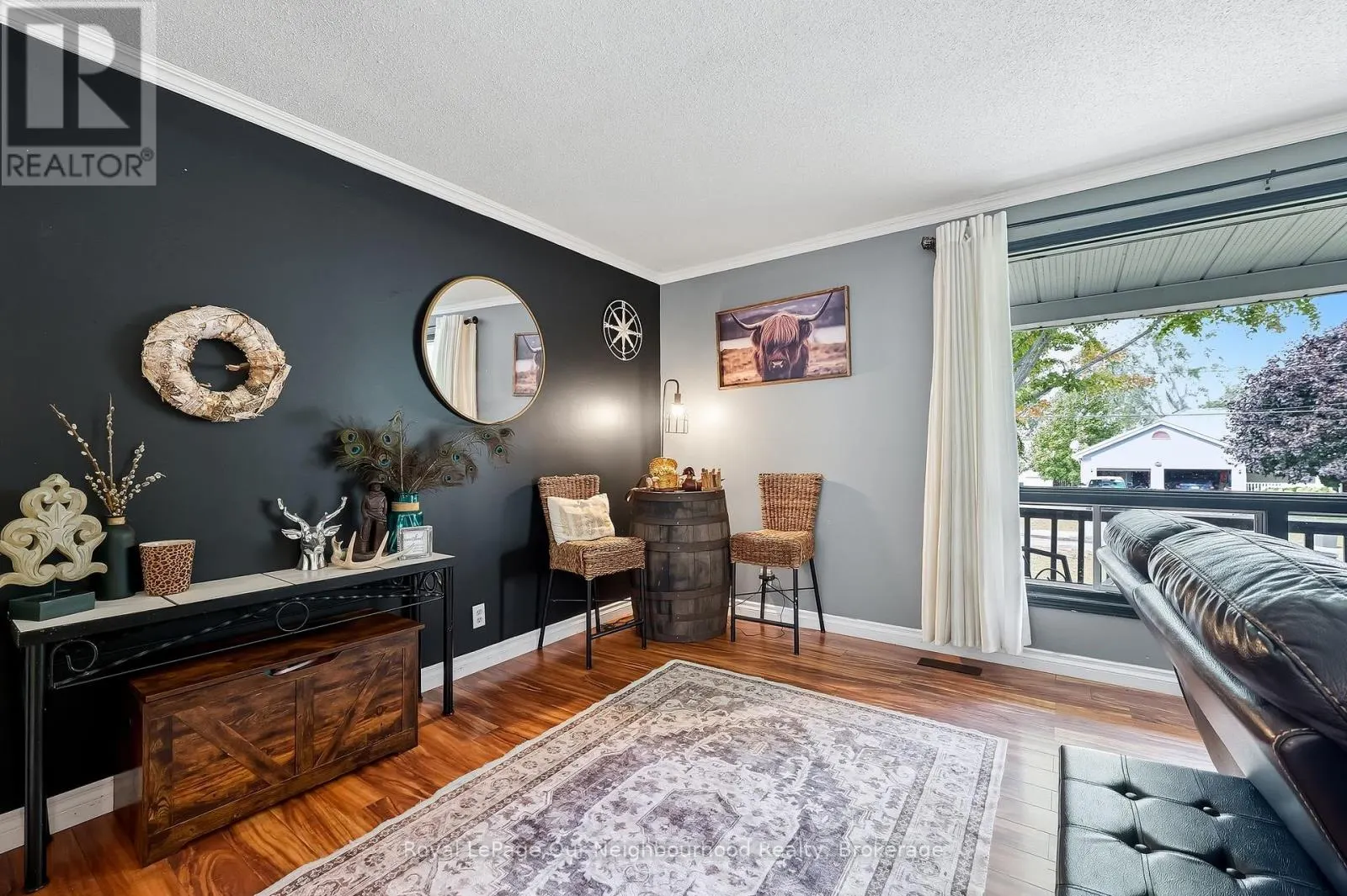 17 ELGIN STREET W