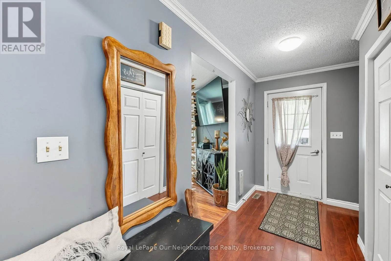 17 ELGIN STREET W