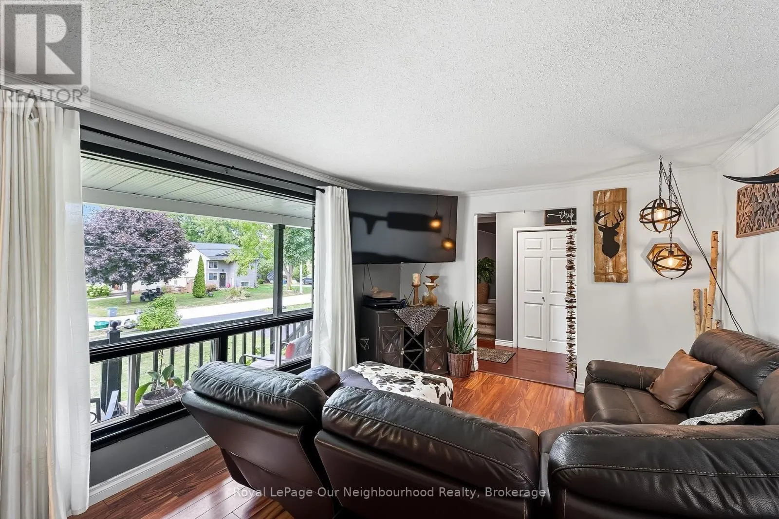 17 ELGIN STREET W