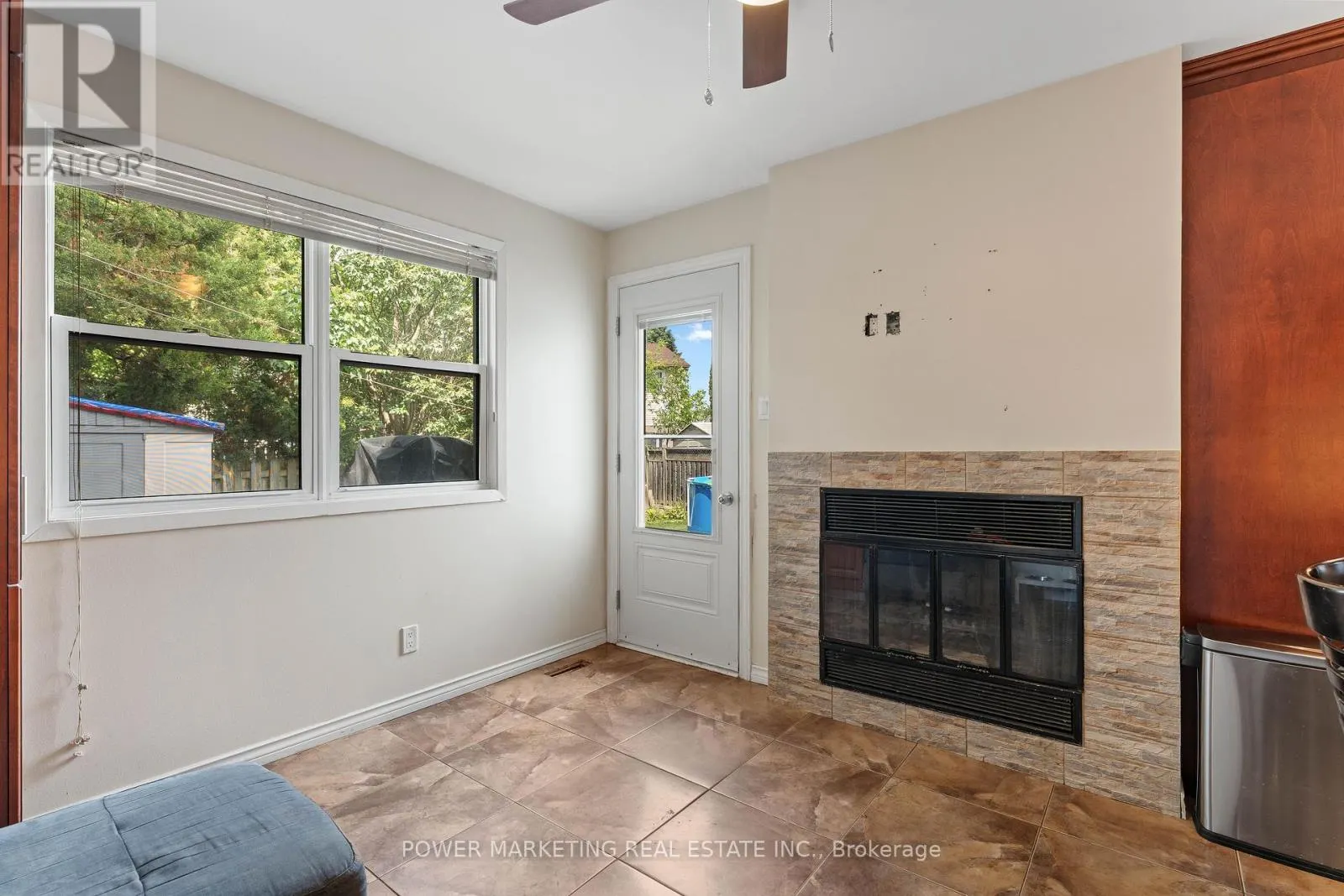 1809 CHOPIN PLACE