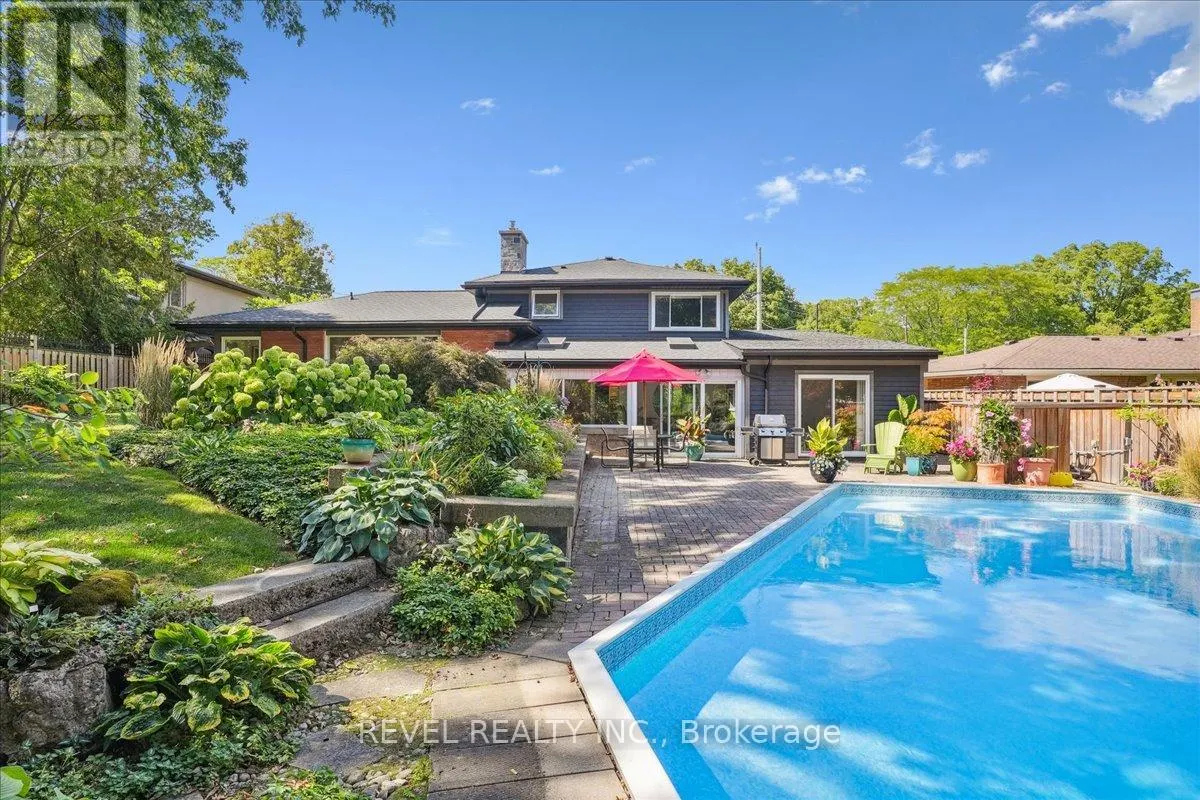 18 BRENTWOOD DRIVE