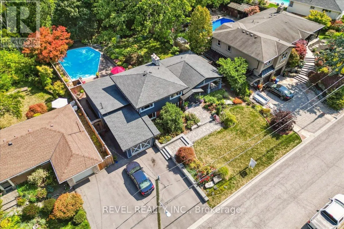18 BRENTWOOD DRIVE