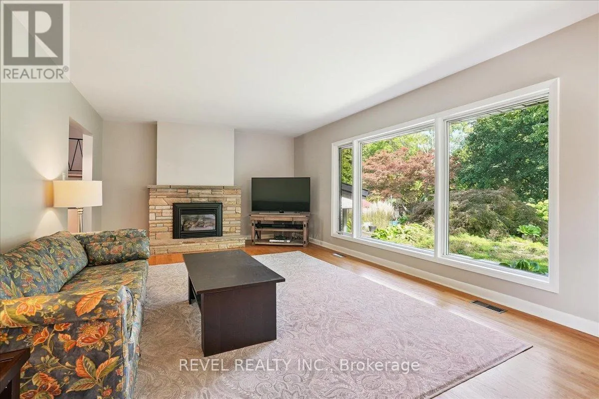18 BRENTWOOD DRIVE