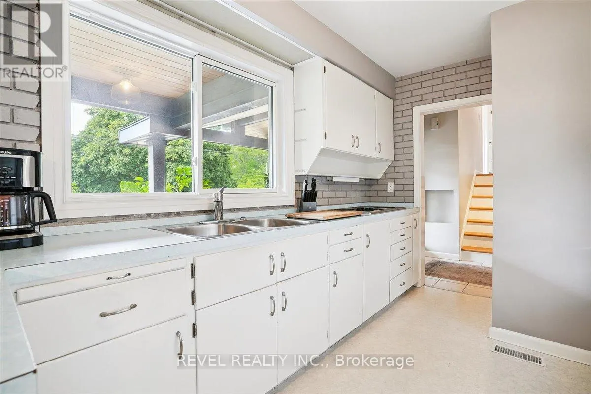 18 BRENTWOOD DRIVE