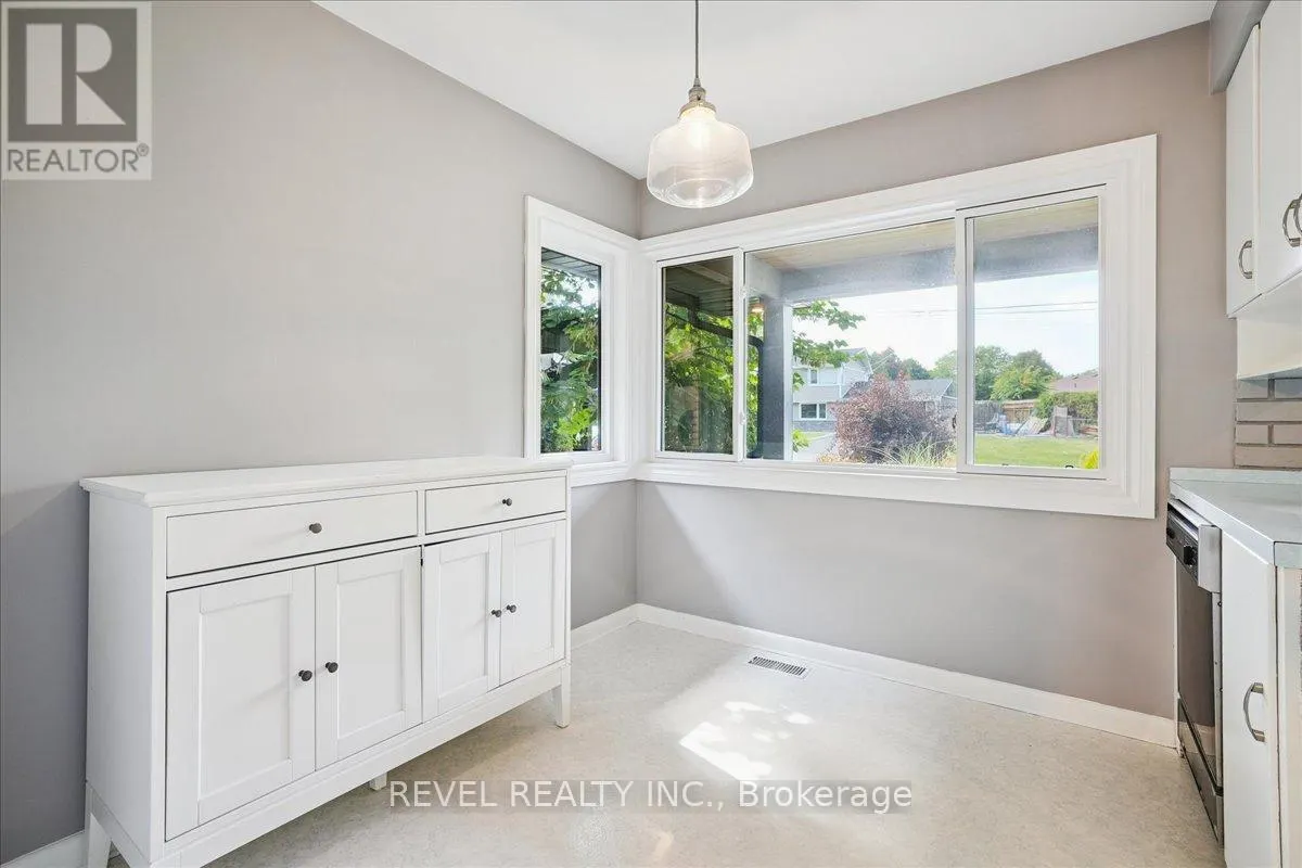 18 BRENTWOOD DRIVE