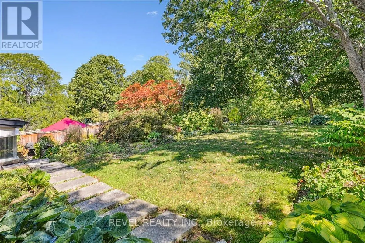 18 BRENTWOOD DRIVE