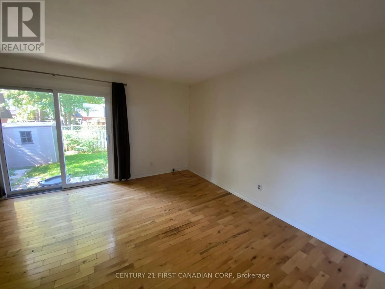 1401 WONDERLAND ROAD N
