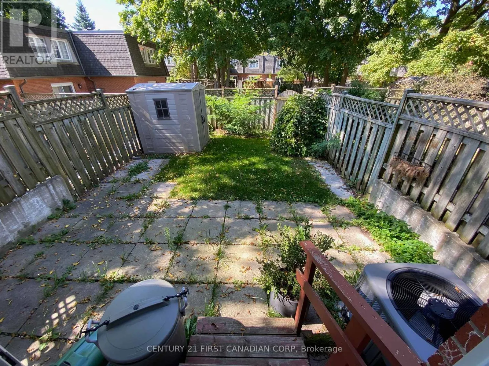 1401 WONDERLAND ROAD N