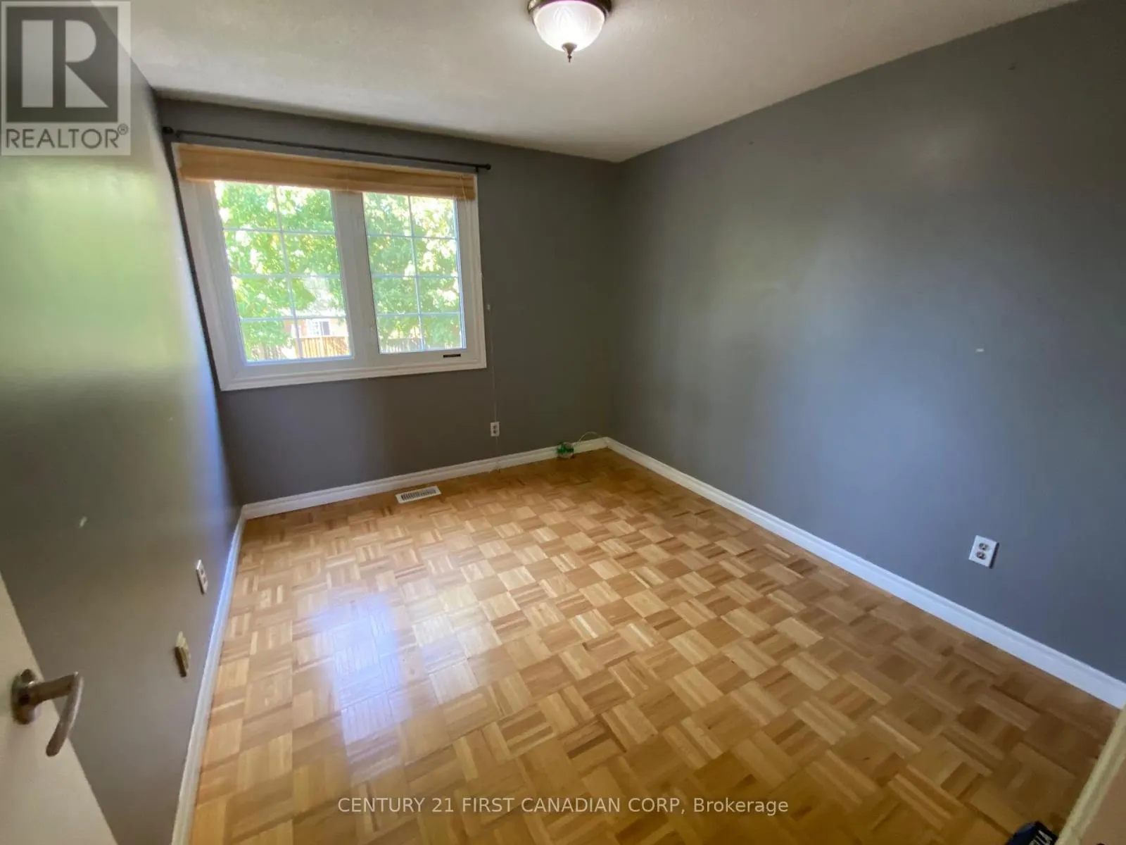 1401 WONDERLAND ROAD N