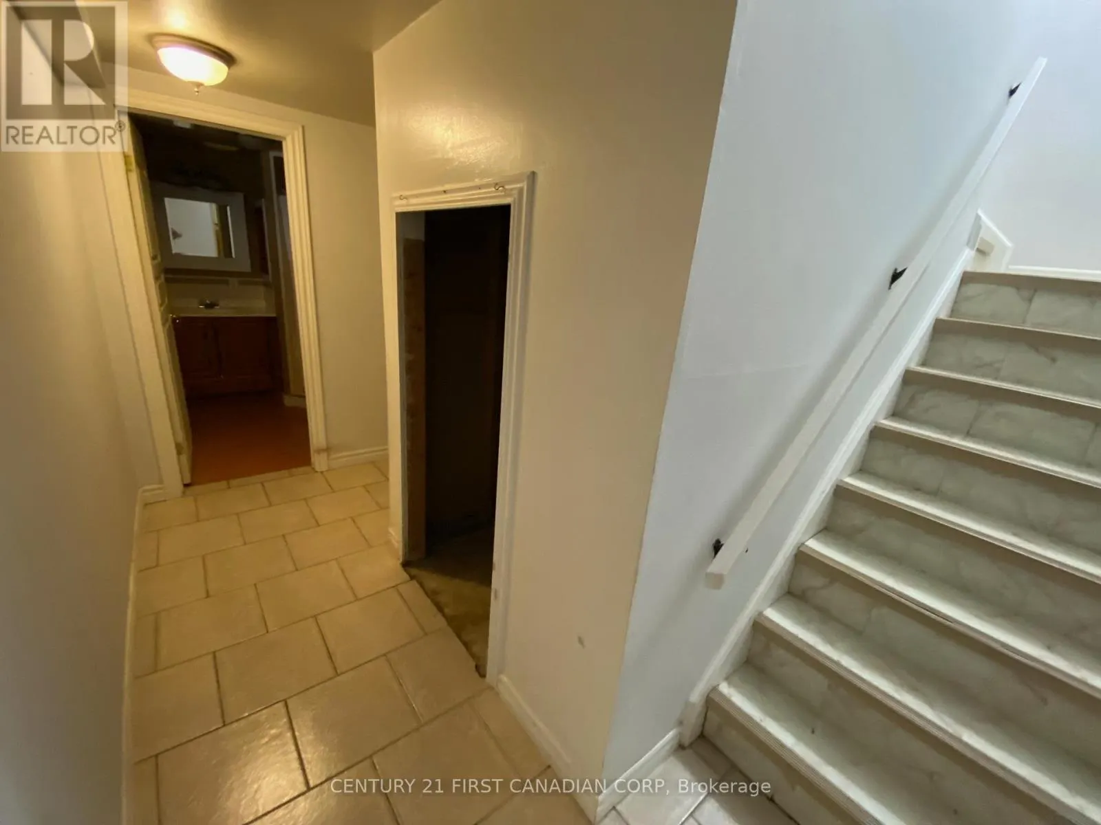 1401 WONDERLAND ROAD N