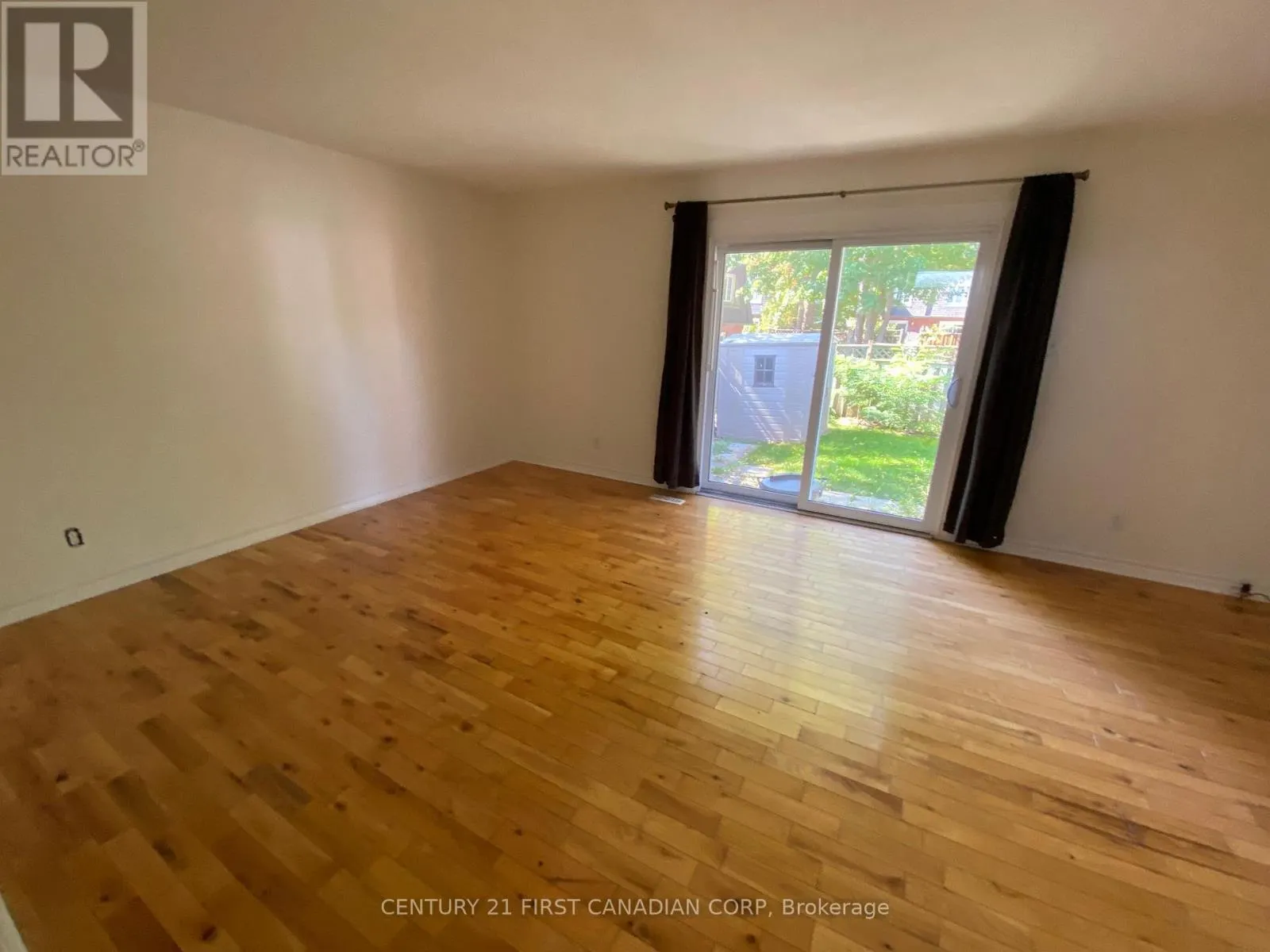 1401 WONDERLAND ROAD N