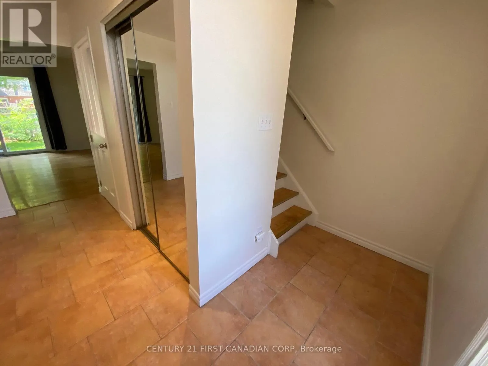 1401 WONDERLAND ROAD N