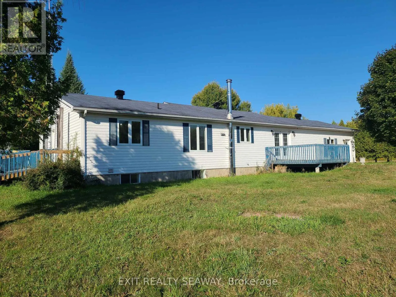3395 LOCH GARRY ROAD N