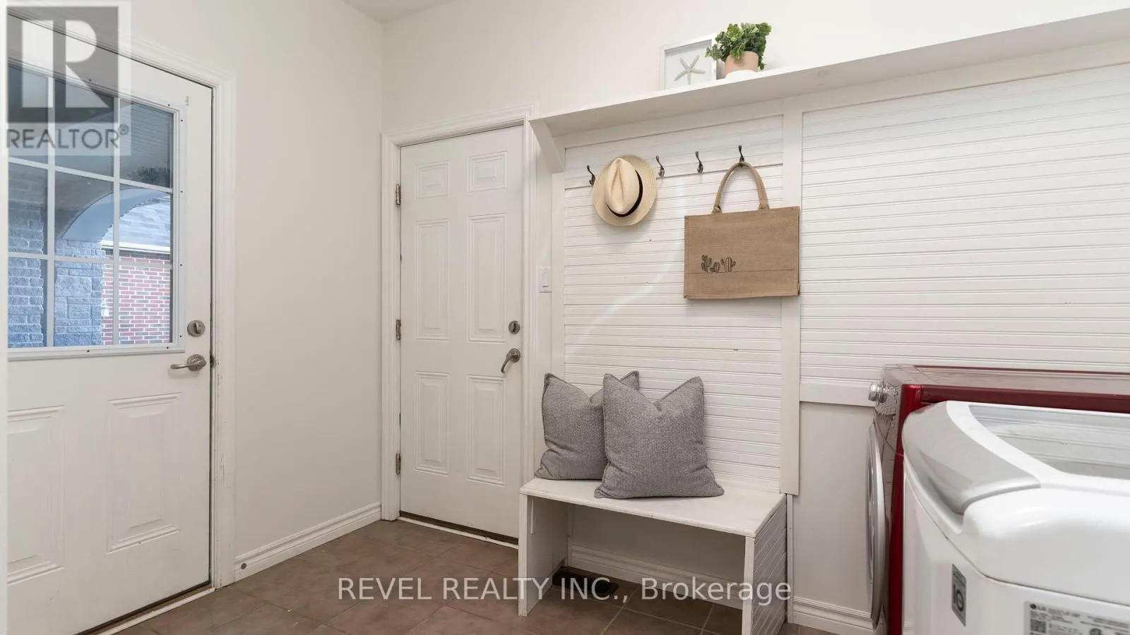 1520 LOGANS TRAIL
