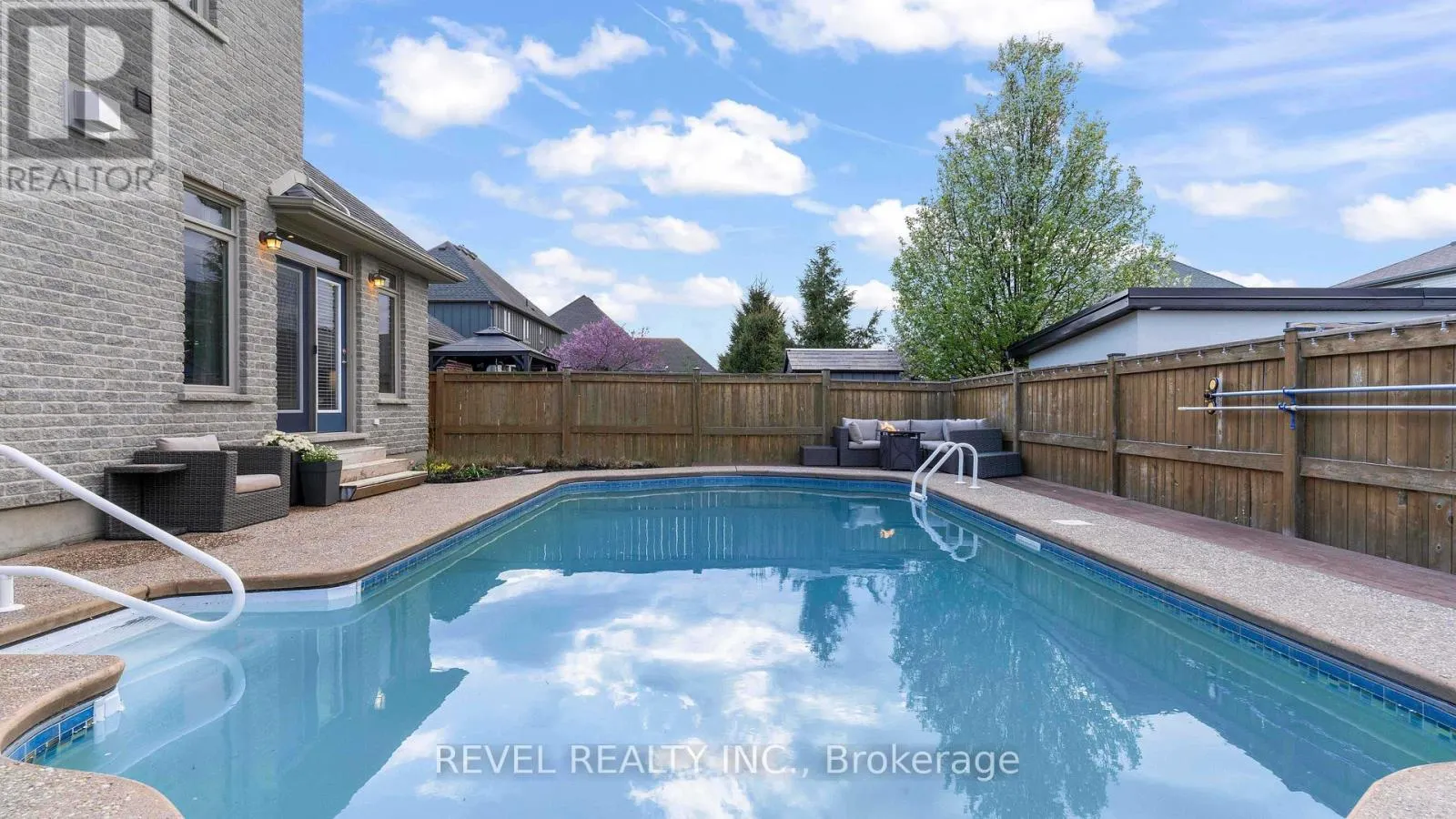 1520 LOGANS TRAIL