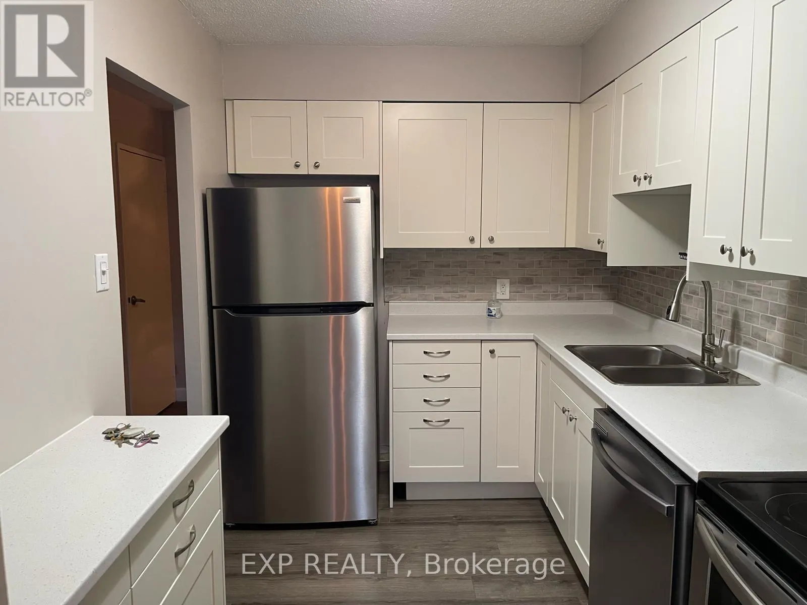 G3 - 158 MCARTHUR AVENUE