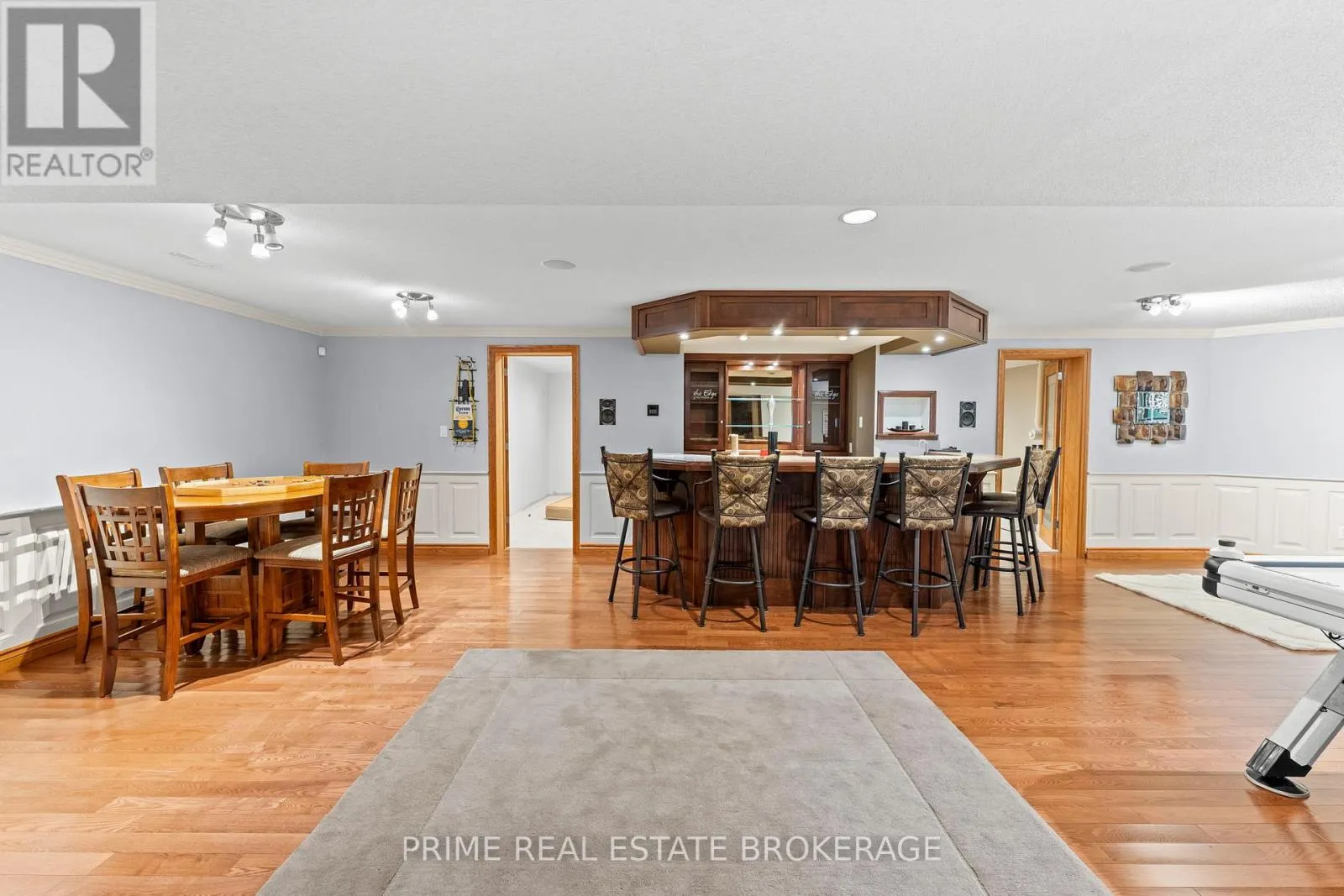 10219 PINETREE DRIVE