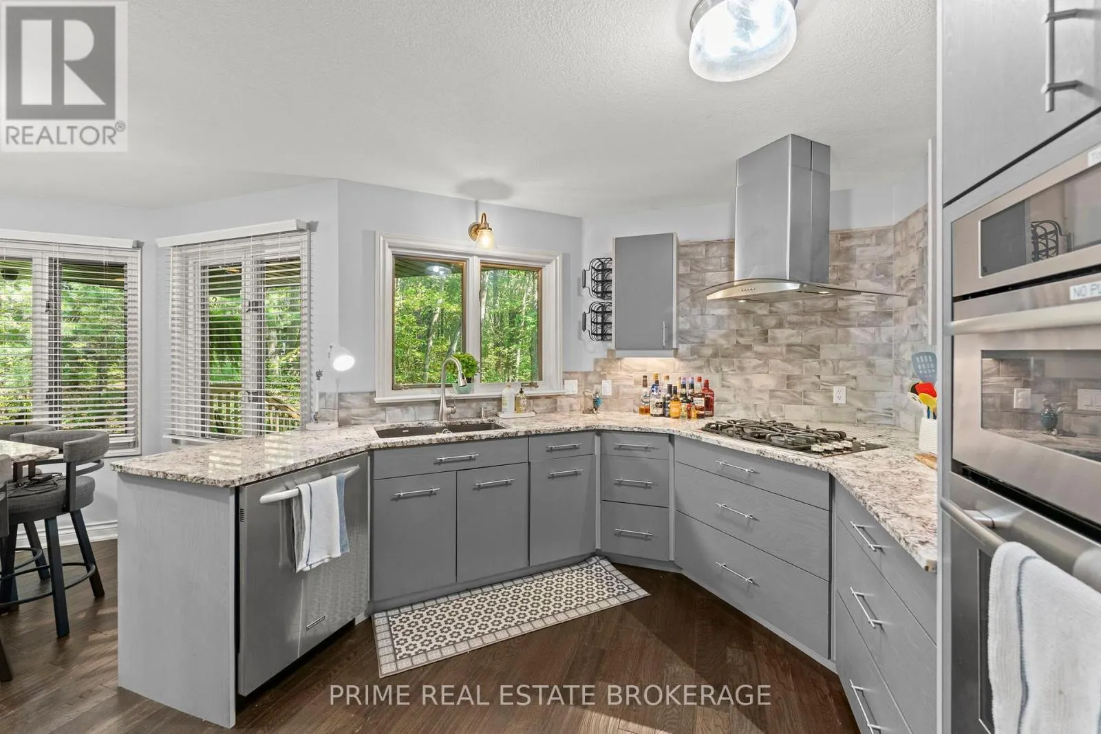 10219 PINETREE DRIVE