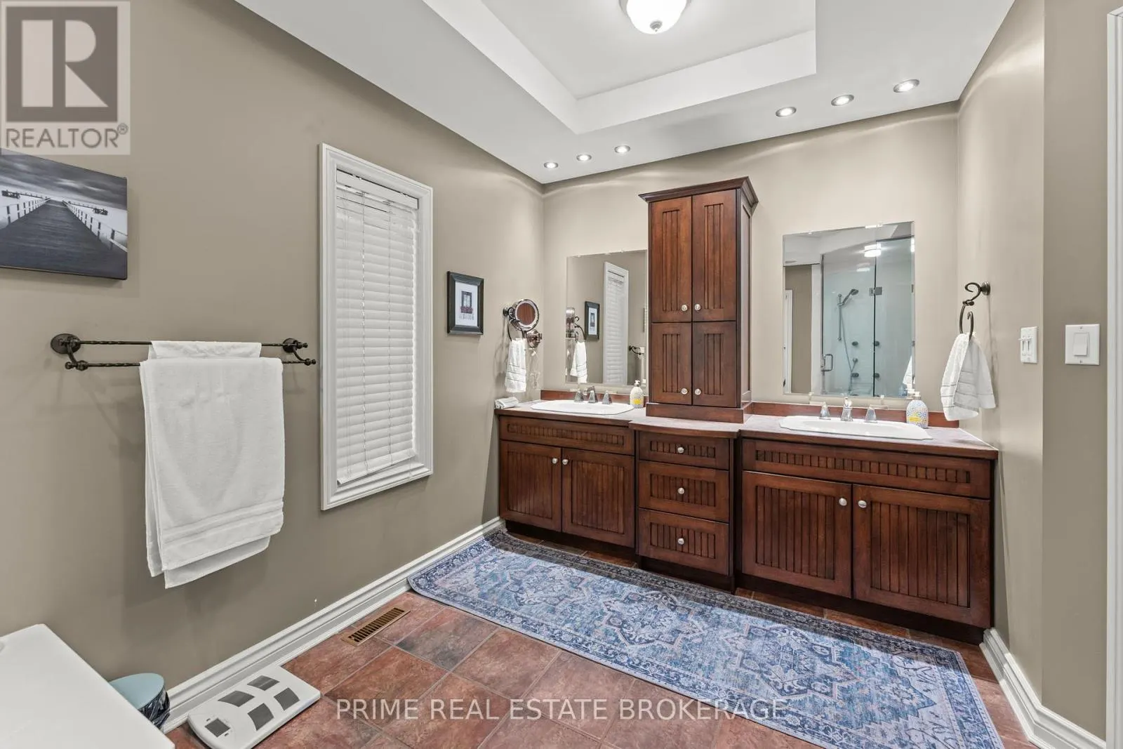 10219 PINETREE DRIVE