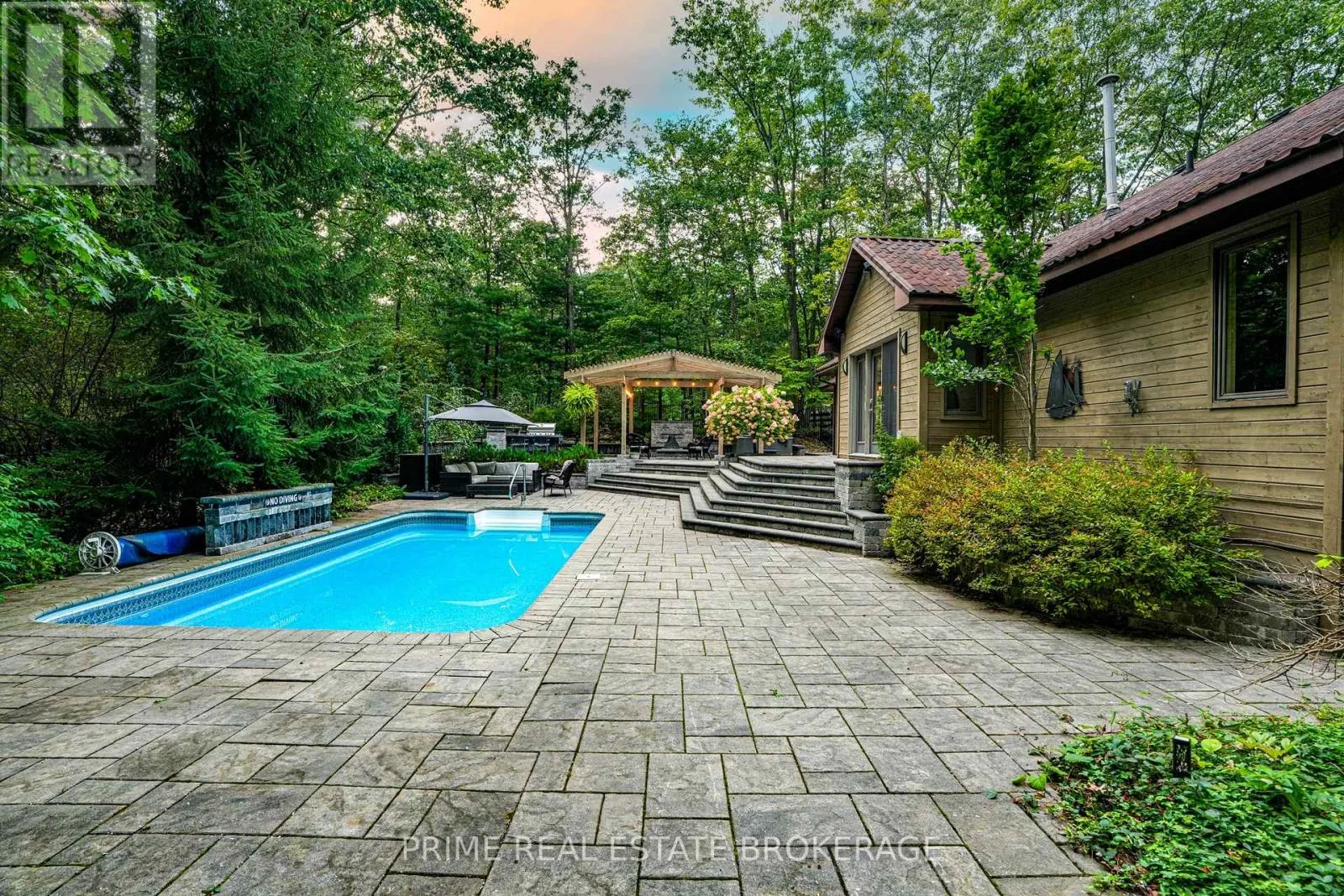 10219 PINETREE DRIVE