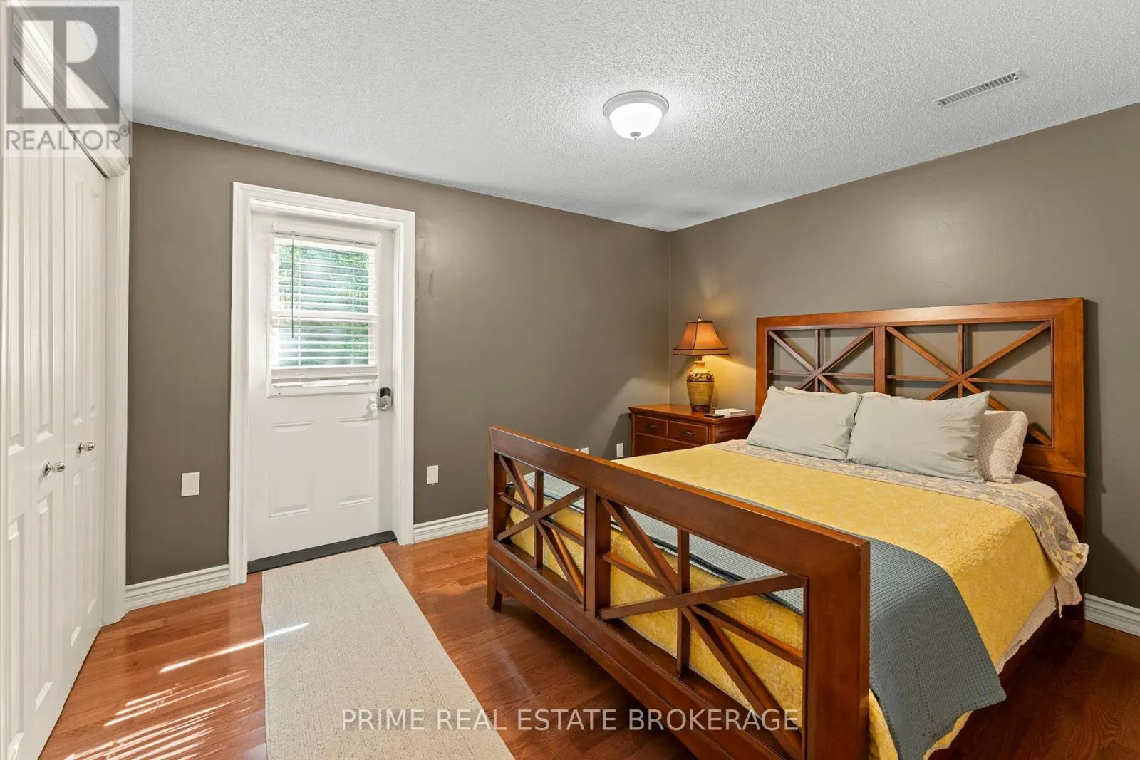 10219 PINETREE DRIVE