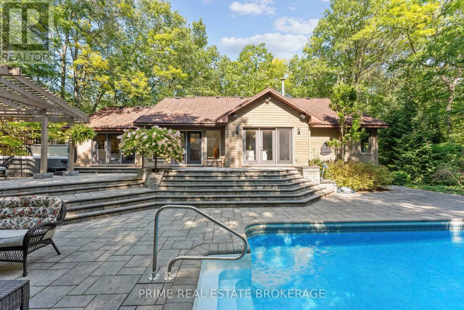 10219 PINETREE DRIVE