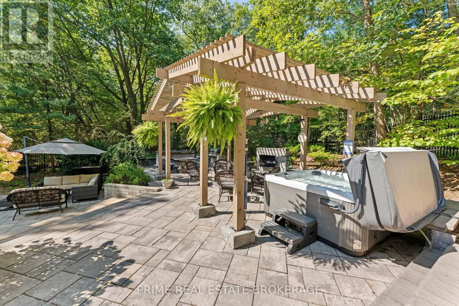 10219 PINETREE DRIVE
