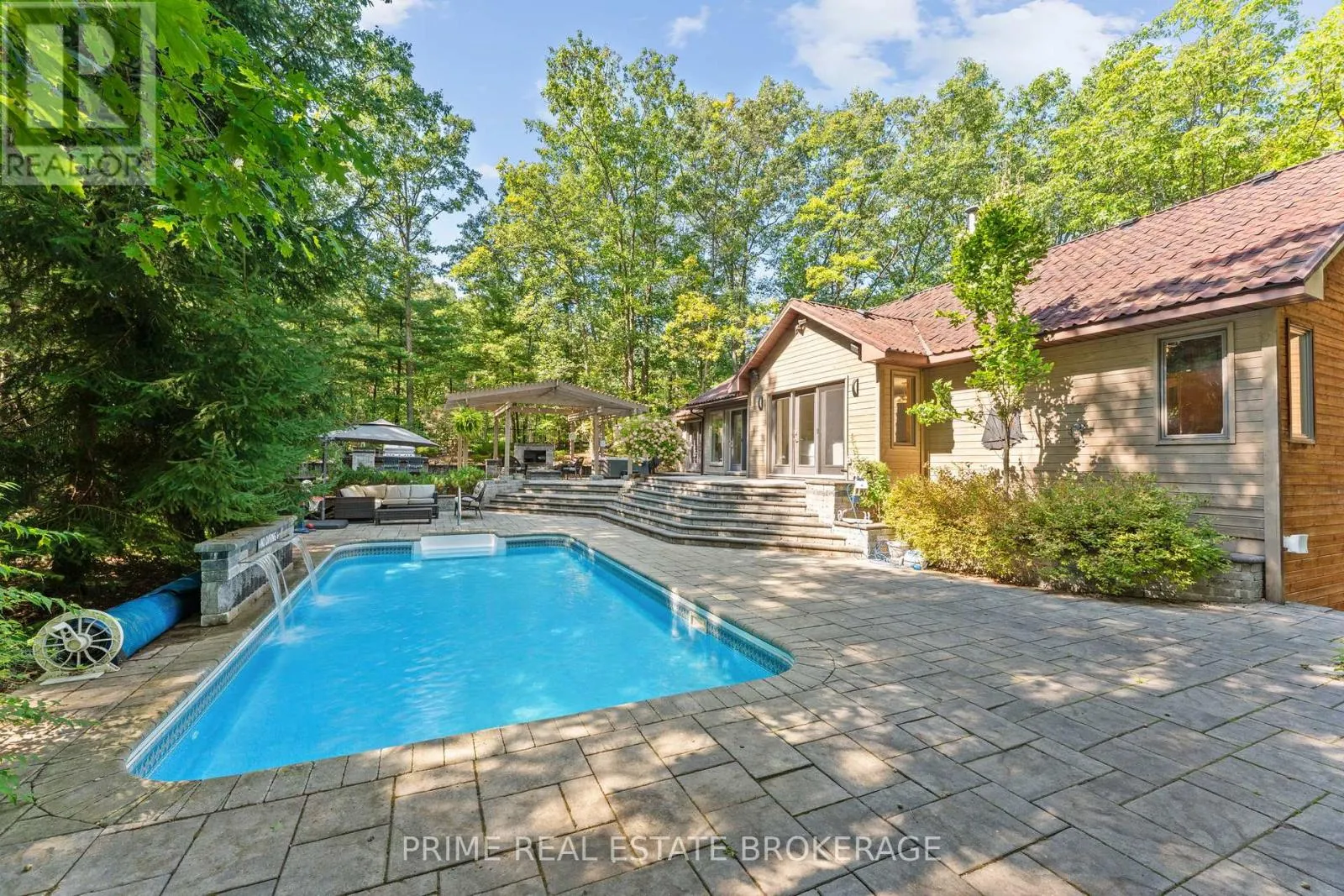 10219 PINETREE DRIVE