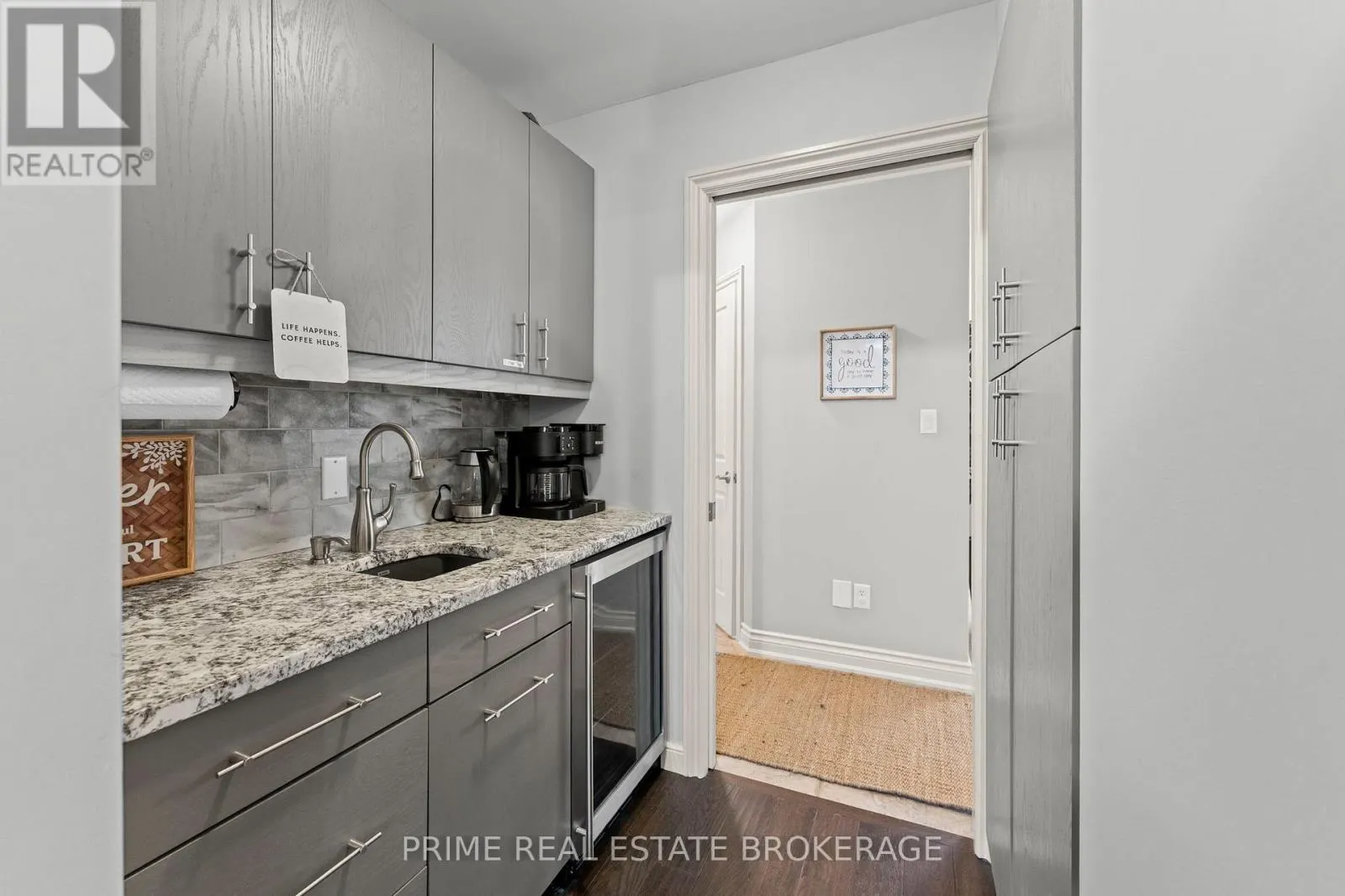 10219 PINETREE DRIVE