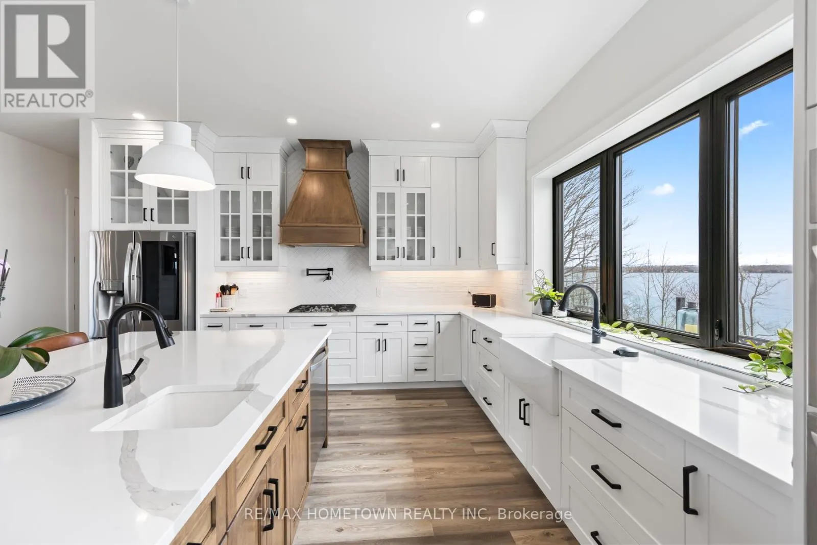 5 SHORESIDE WAY