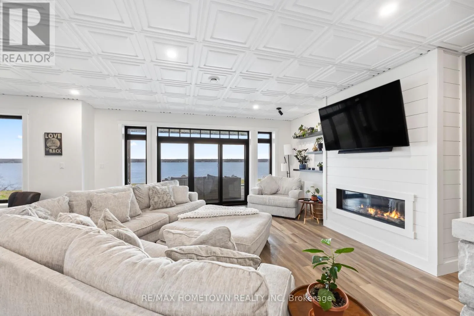 5 SHORESIDE WAY