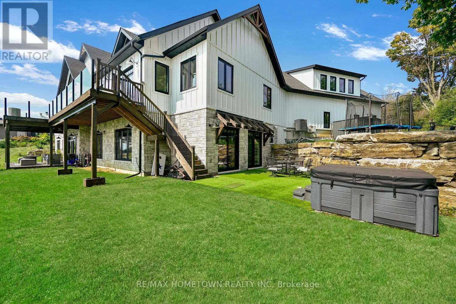 5 SHORESIDE WAY