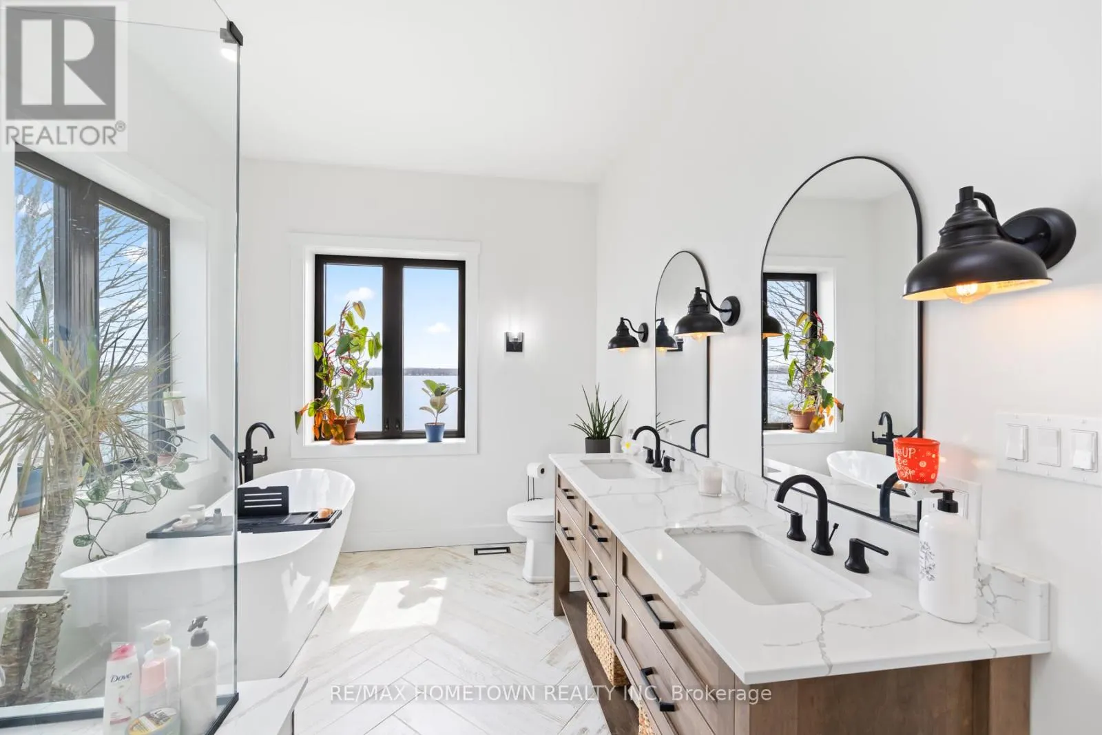 5 SHORESIDE WAY