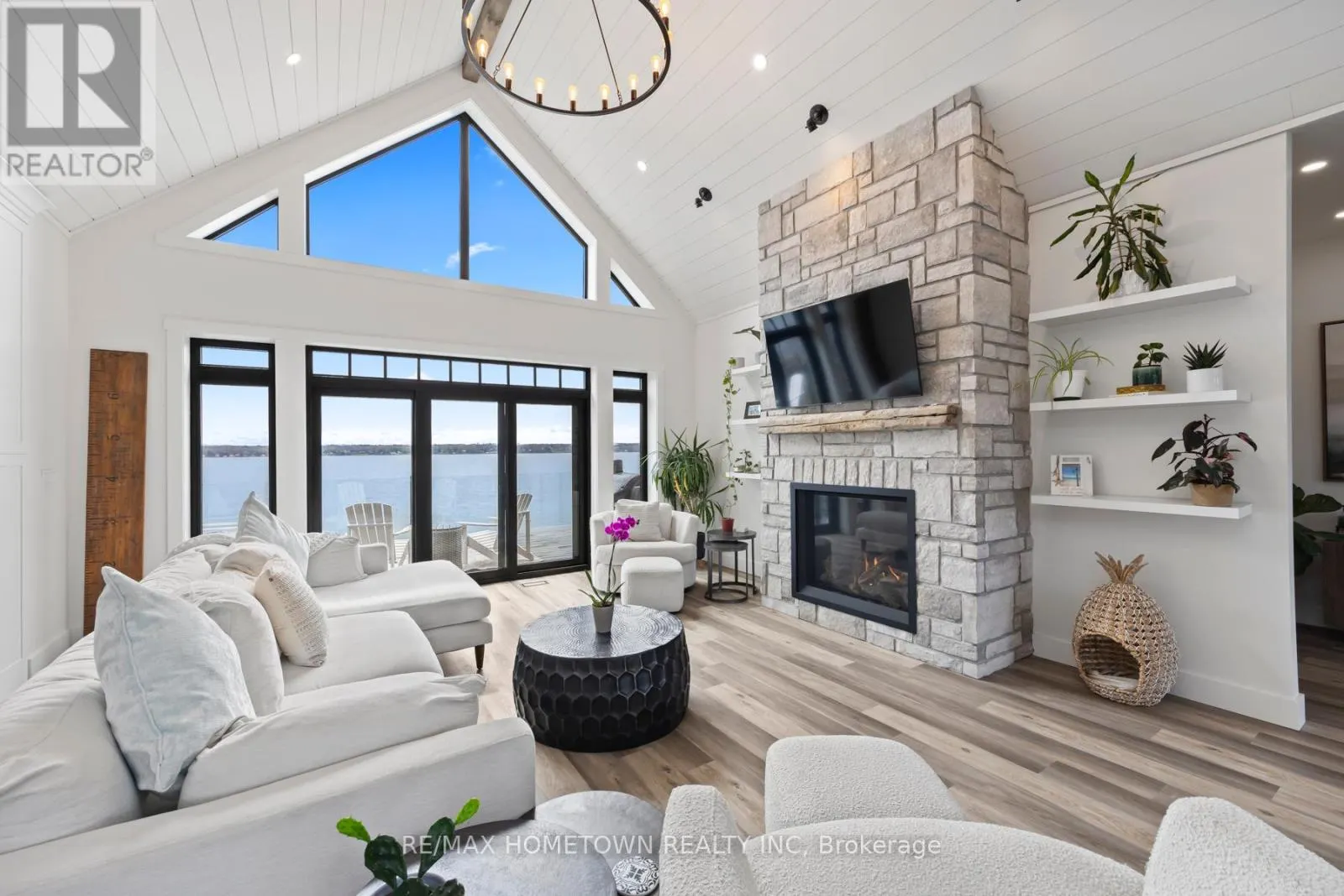 5 SHORESIDE WAY