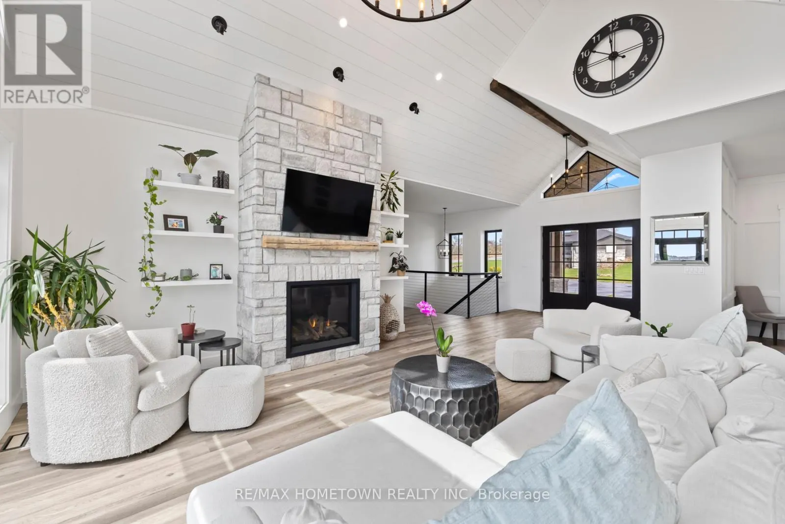 5 SHORESIDE WAY