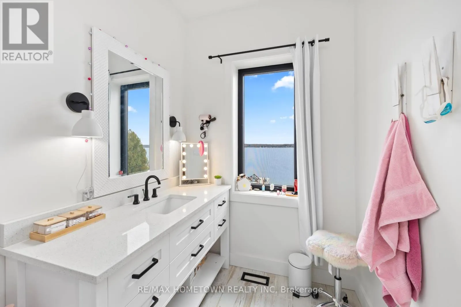 5 SHORESIDE WAY