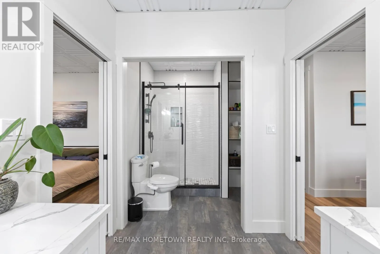 5 SHORESIDE WAY