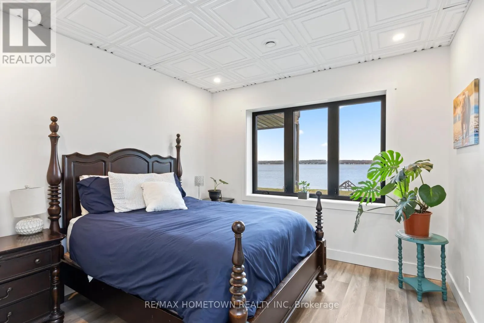 5 SHORESIDE WAY