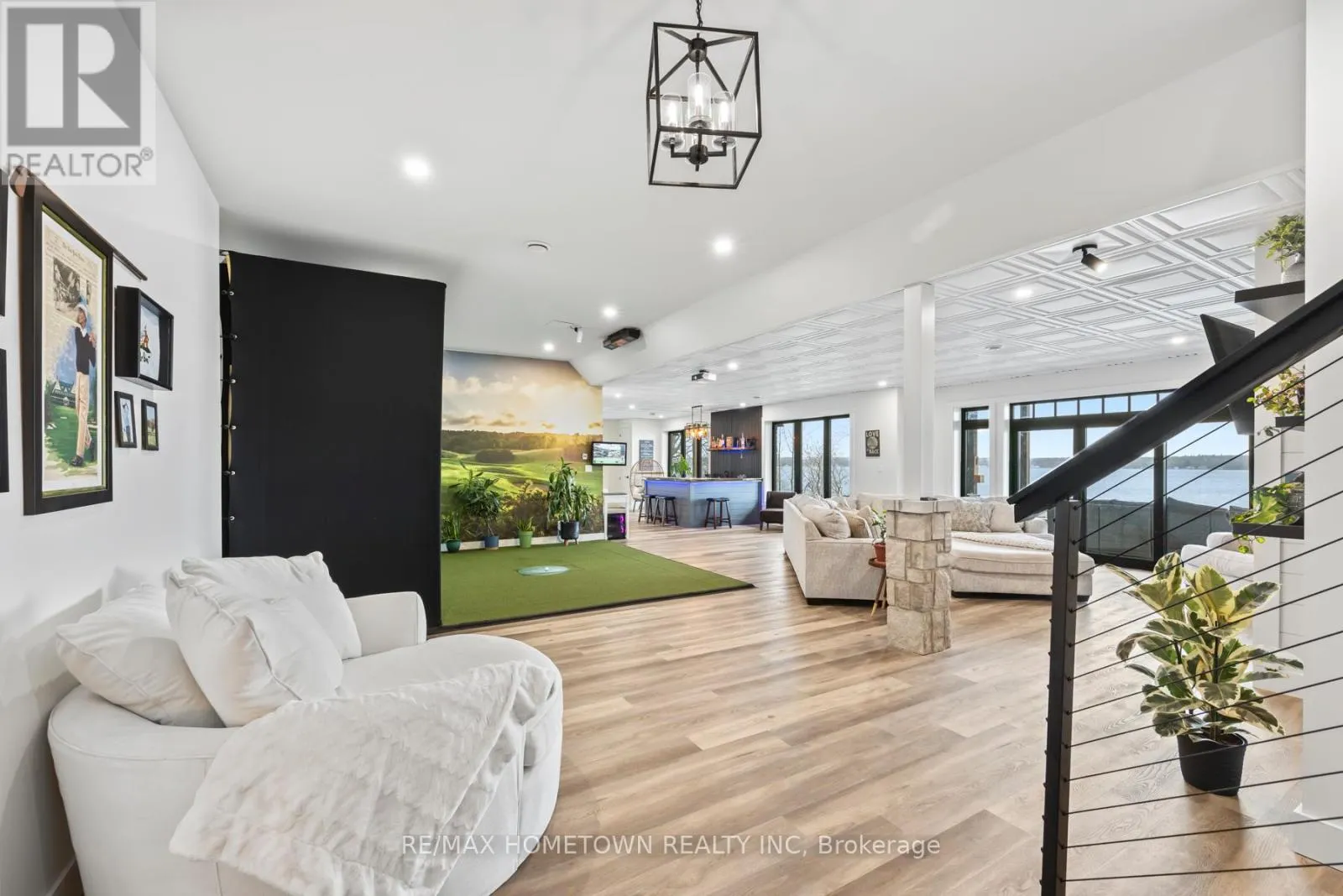 5 SHORESIDE WAY