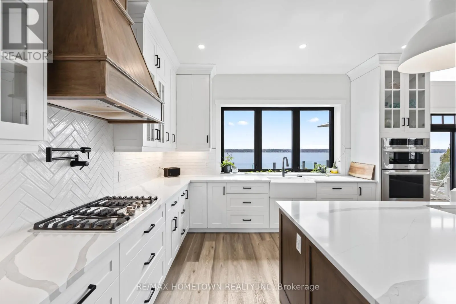 5 SHORESIDE WAY