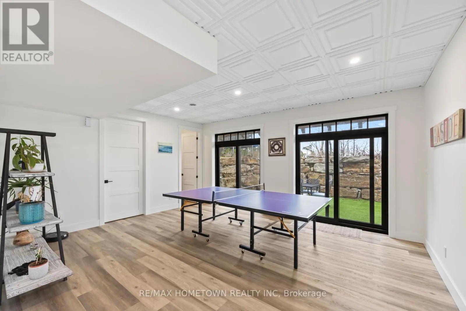 5 SHORESIDE WAY