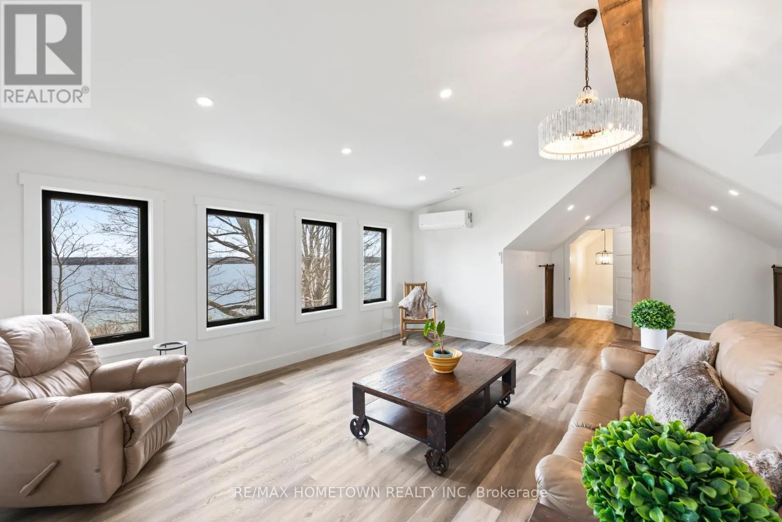 5 SHORESIDE WAY