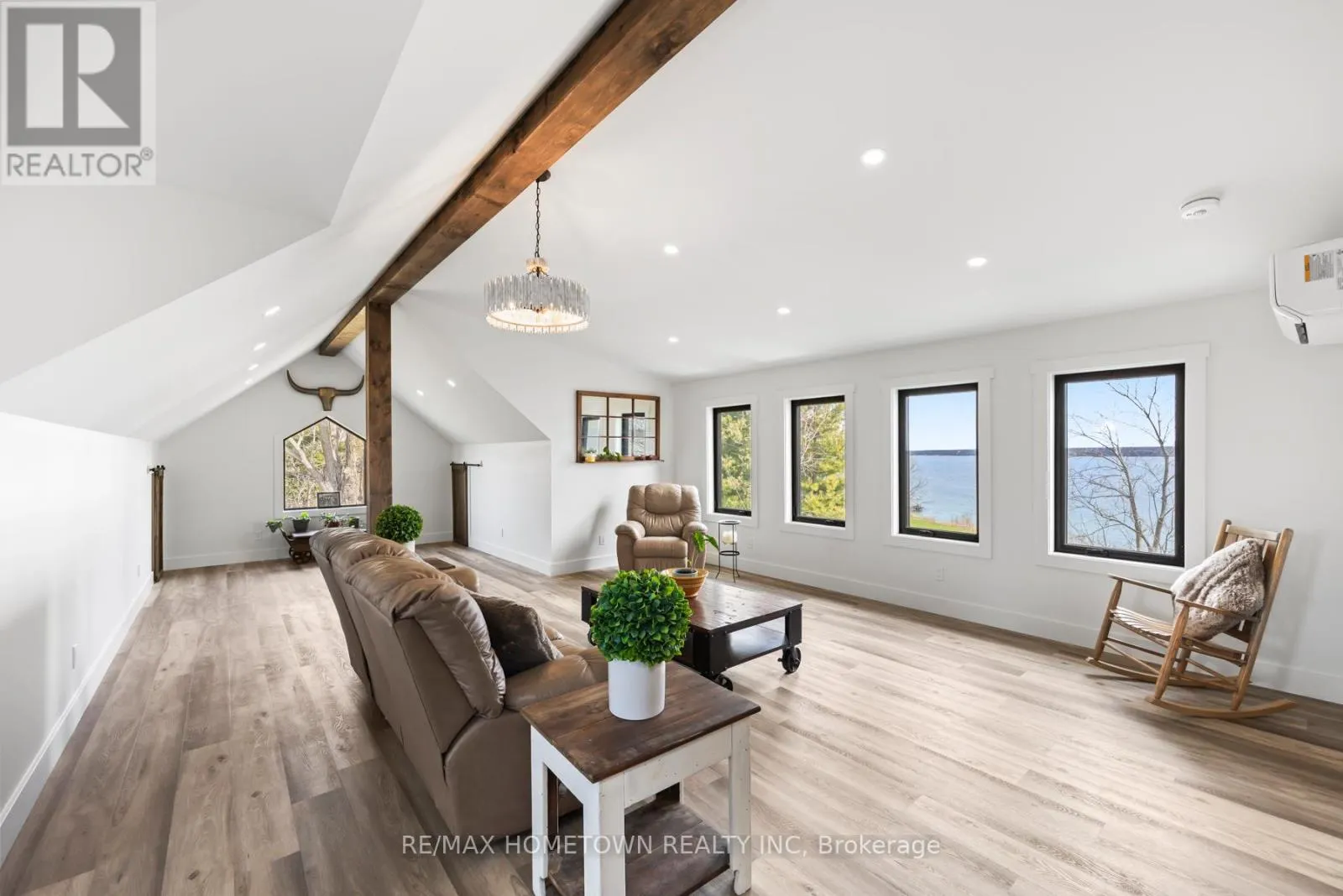 5 SHORESIDE WAY