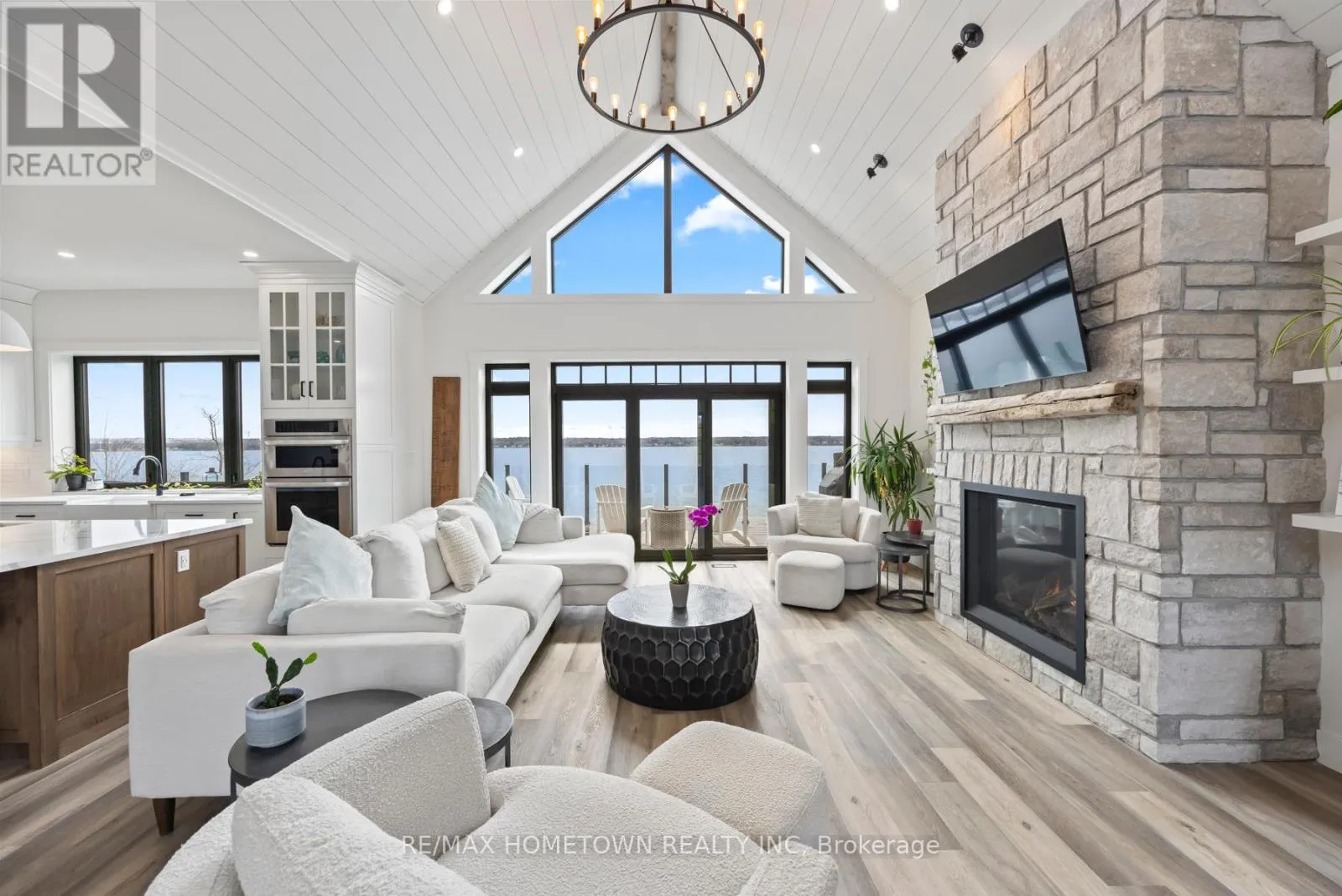 5 SHORESIDE WAY